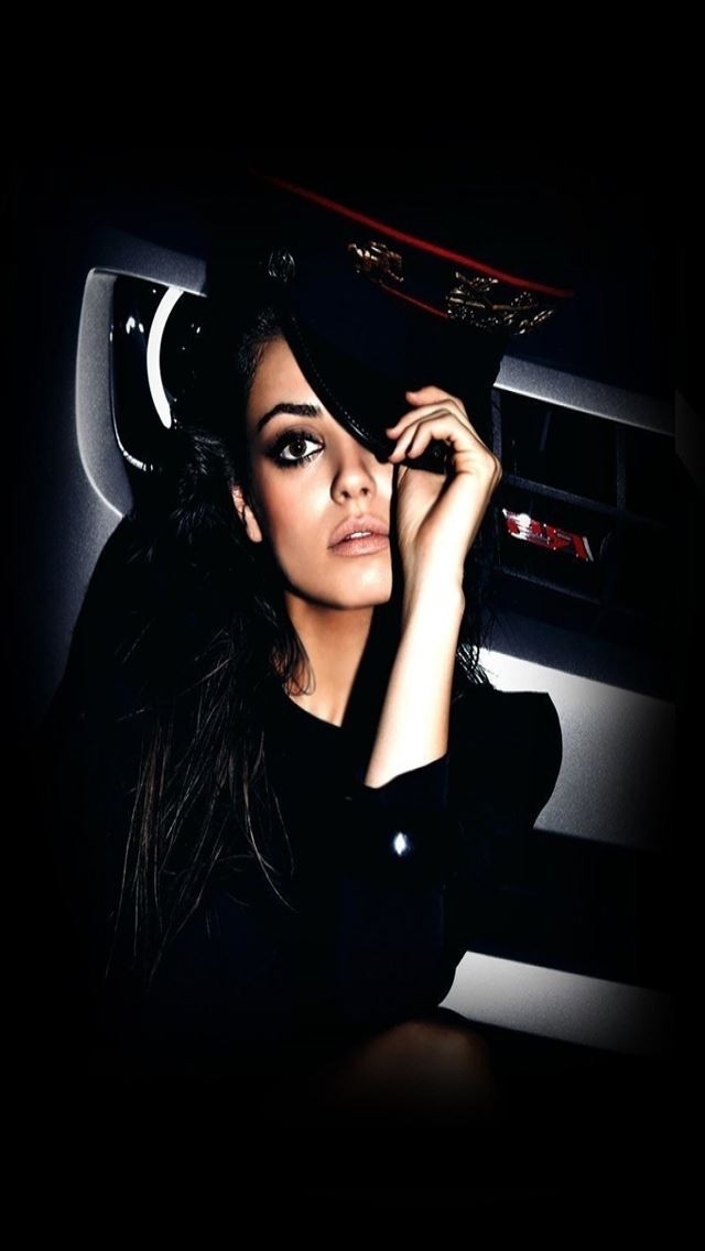 640x1136 Mila Kunis Look - relax iPhone Wallpaper
