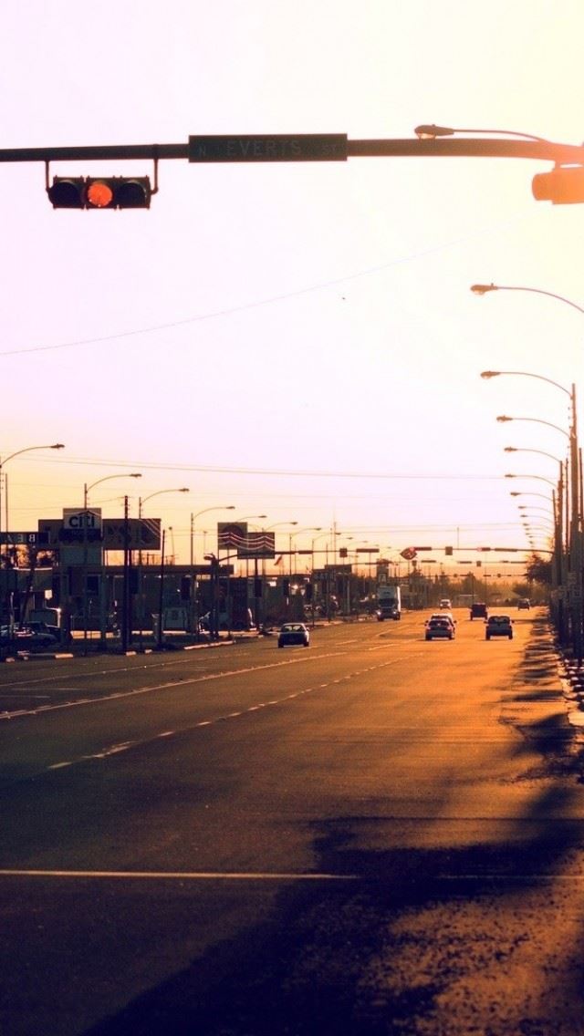 640x1136 Sunset Street Traffic Light Car - traffic iPhone Wallpaper