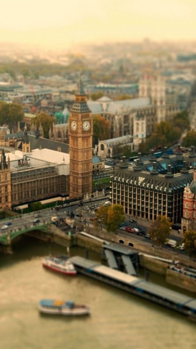 640x1136 London UK Bokeh - road iPhone Wallpaper