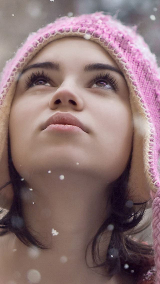 640x1136 Girl in the snow - pink iPhone Wallpaper