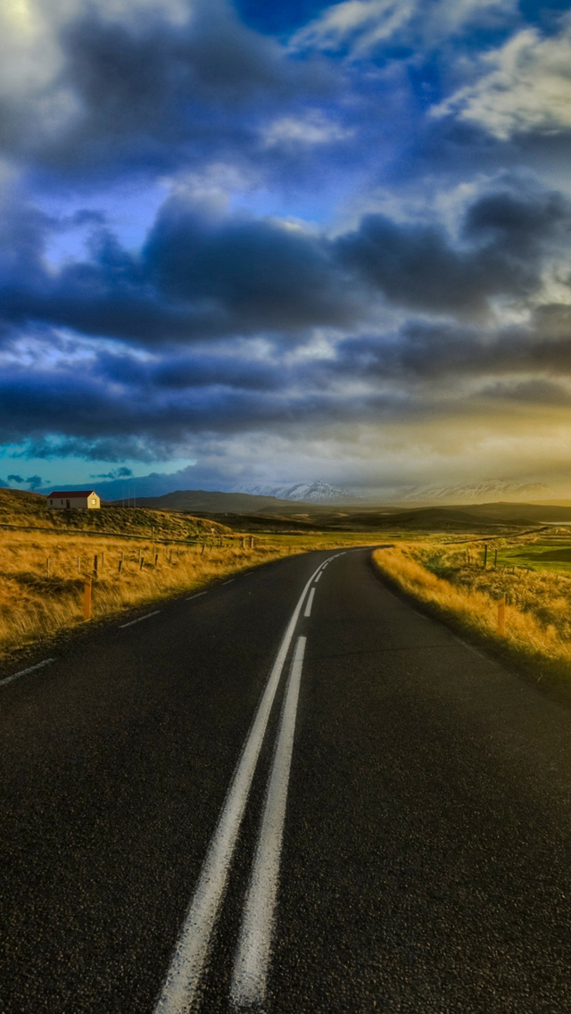 The open road in iceland iPhone wallpaper 
