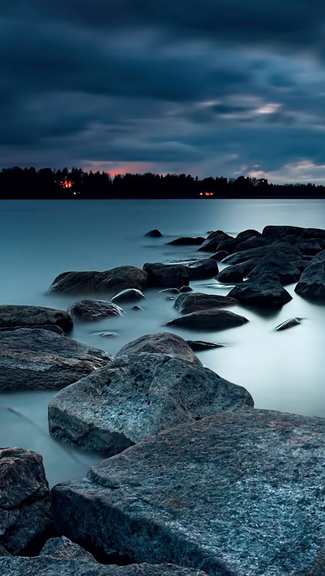 640x1136 Strange sunset over lake -  iPhone Wallpaper