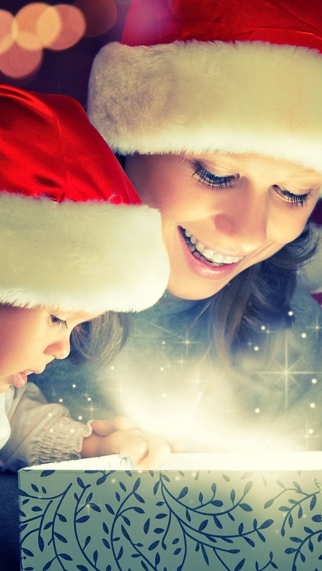 640x1136 Christmas magic - baby iPhone Wallpaper