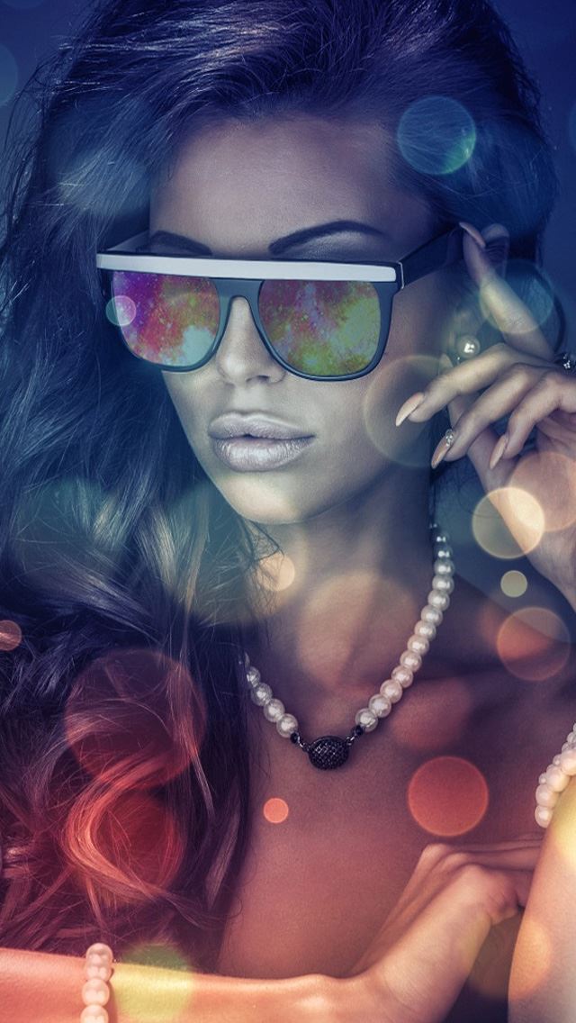 640x1136 Girls glasses - posture iPhone Wallpaper