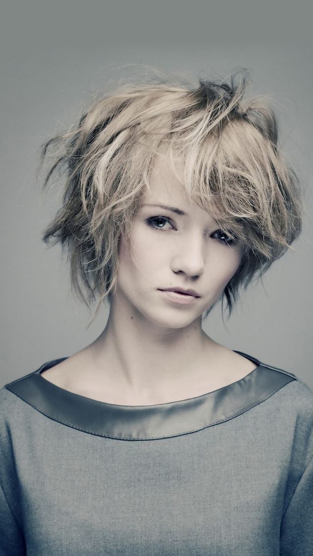 640x1136 Chris Turowski  simple background blondes - women iPhone Wallpaper