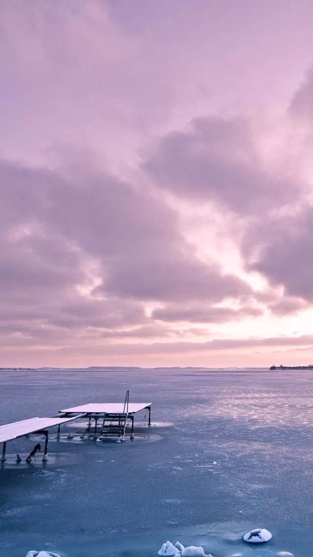 640x1136 Pink sky and sea - boat iPhone Wallpaper