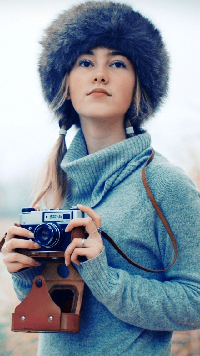 640x1136 Photographer girl - camera iPhone Wallpaper