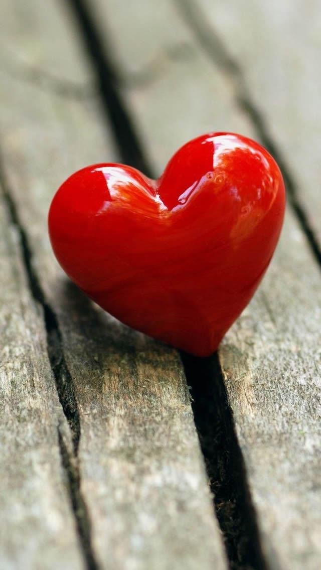 640x1136 Heart On The Wooden Floor Photography - valentine's day iPhone Wallpaper
