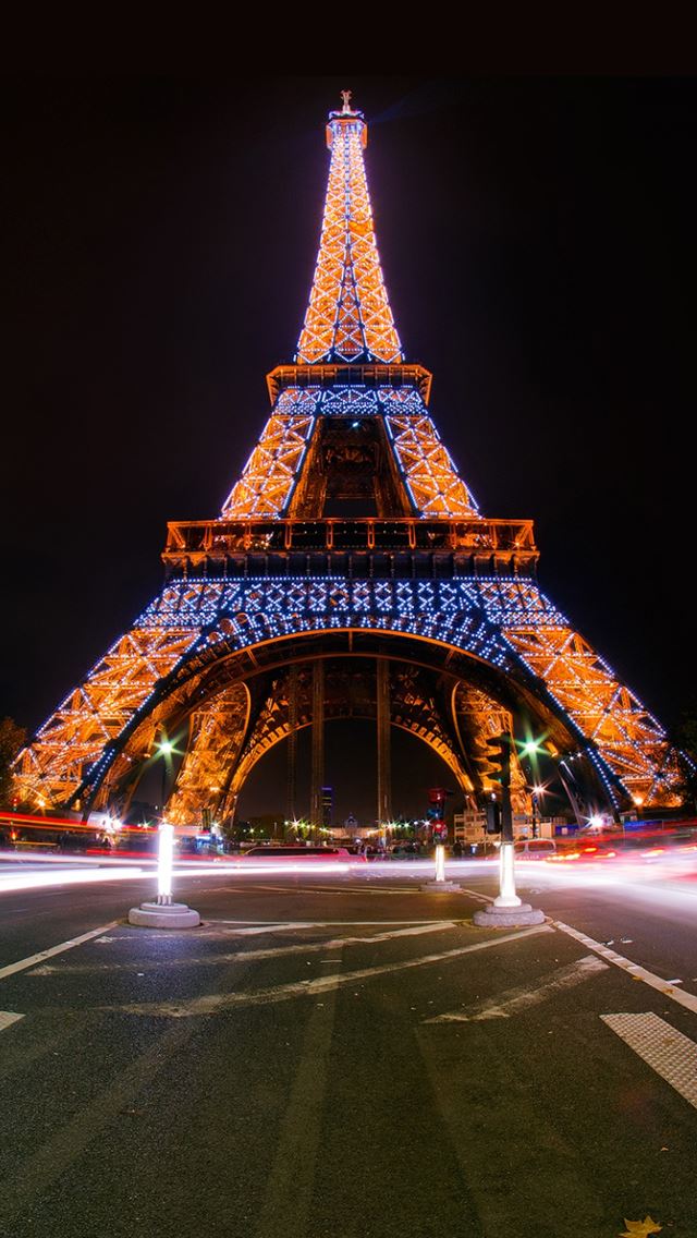 640x1136 Eiffel tower light show - show iPhone Wallpaper