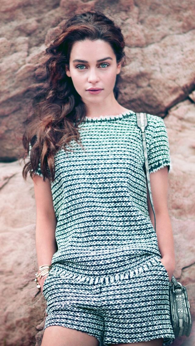 640x1136 Emilia Clarke - pink iPhone Wallpaper