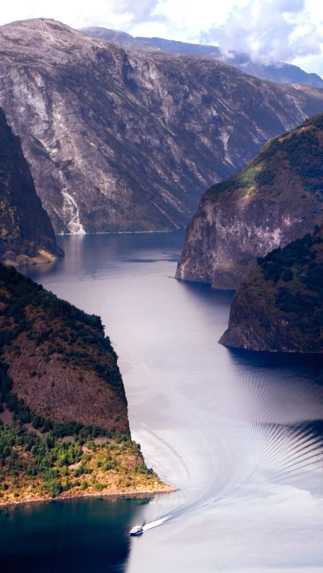 640x1136 Wonderful Fjord - ship iPhone Wallpaper