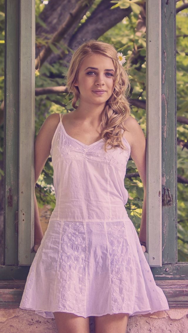 640x1136 Vintage girl - pink iPhone Wallpaper
