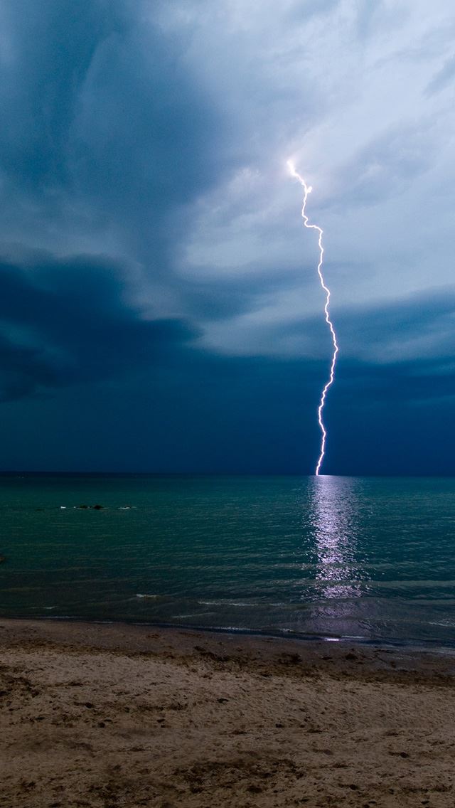 640x1136 Storm lightning - storm iPhone Wallpaper