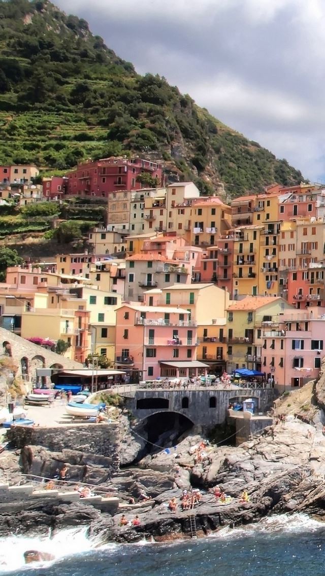 640x1136 Cinque Terre Manarola - sunshine iPhone Wallpaper