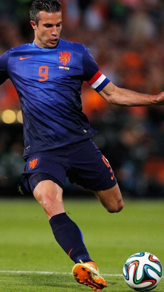 Van Persie Scored The Only Goal Of The Match To Give His Country The Win iPhone wallpaper 