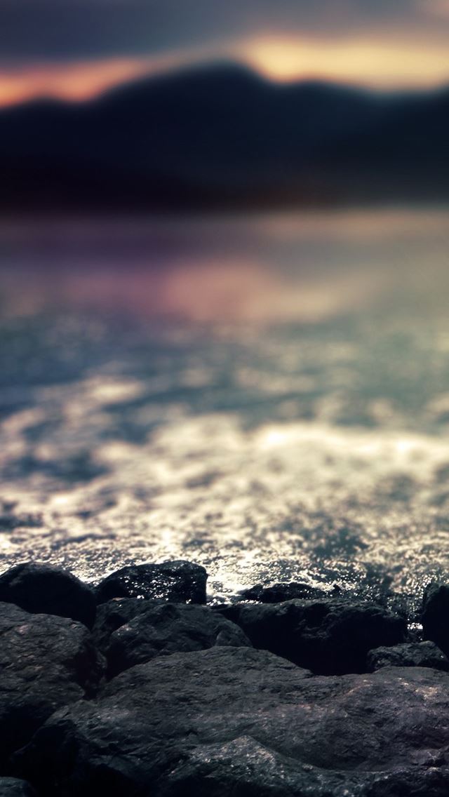 640x1136 Rocks At Shore Beach - beach iPhone Wallpaper