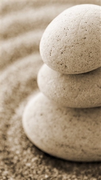 Overlap Pebble On Beach Sand wallpaper