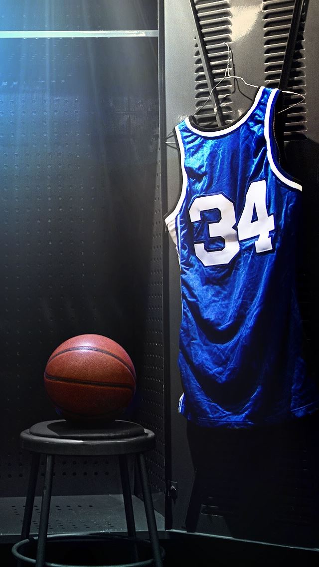 640x1136 Basketball Dressing Room -  iPhone Wallpaper