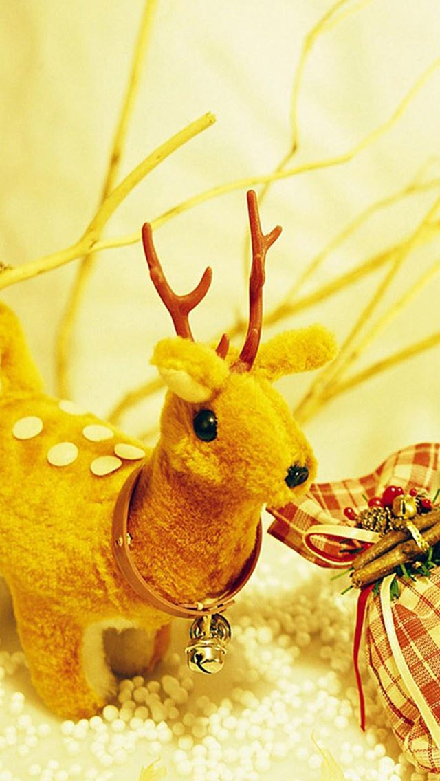 640x1136 Christmas Reindeer Presents - beautiful iPhone Wallpaper