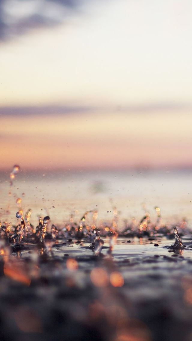 640x1136 Falling Raindrops Macro - pure iPhone Wallpaper