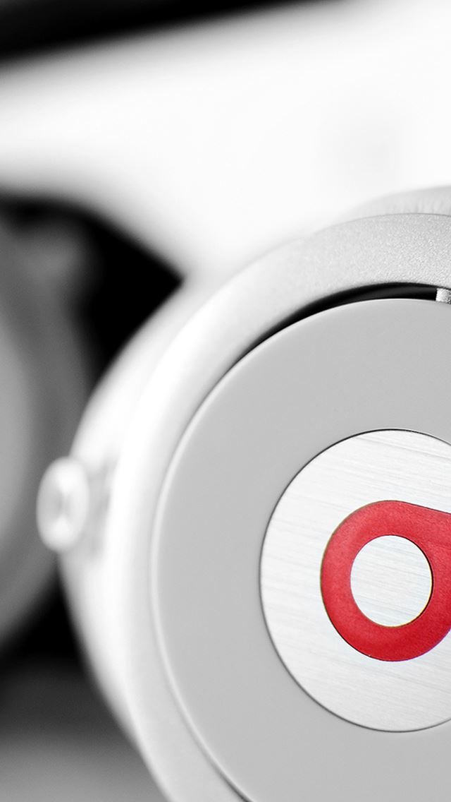 640x1136 White Beats Headphones Macro - music iPhone Wallpaper