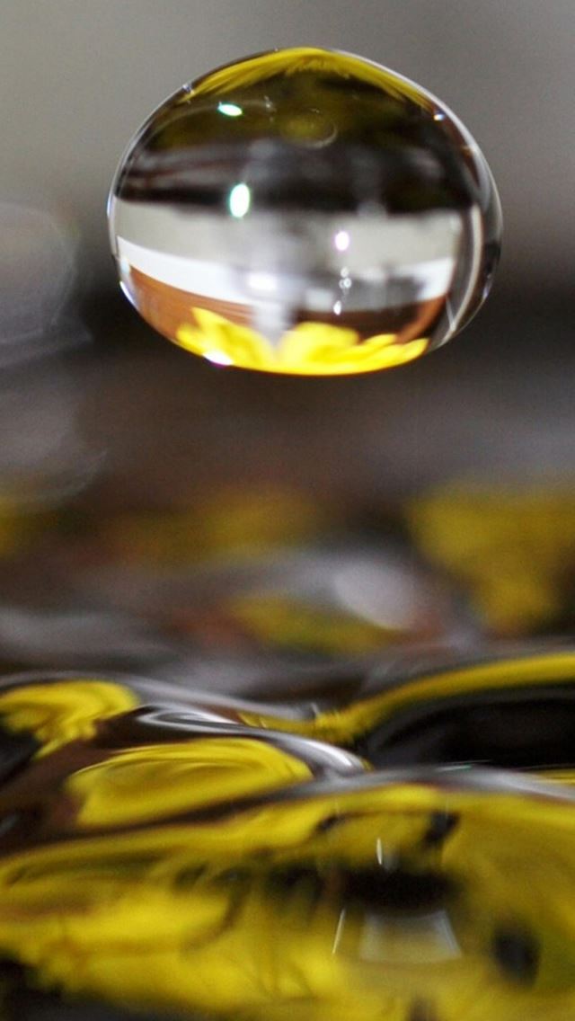 640x1136 Water Drop Macro Over Surge - bokeh iPhone Wallpaper