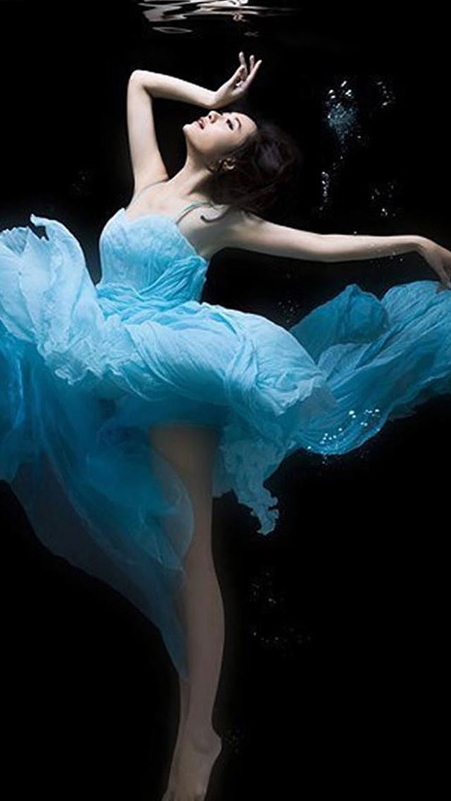 640x1136 Undersea Beautiful Dancer - dancer iPhone Wallpaper