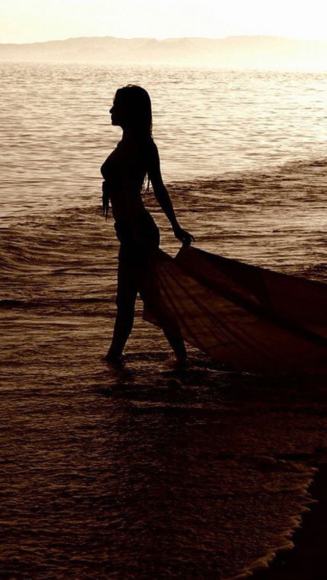 640x1136 Sunset Beach Goddess - women iPhone Wallpaper