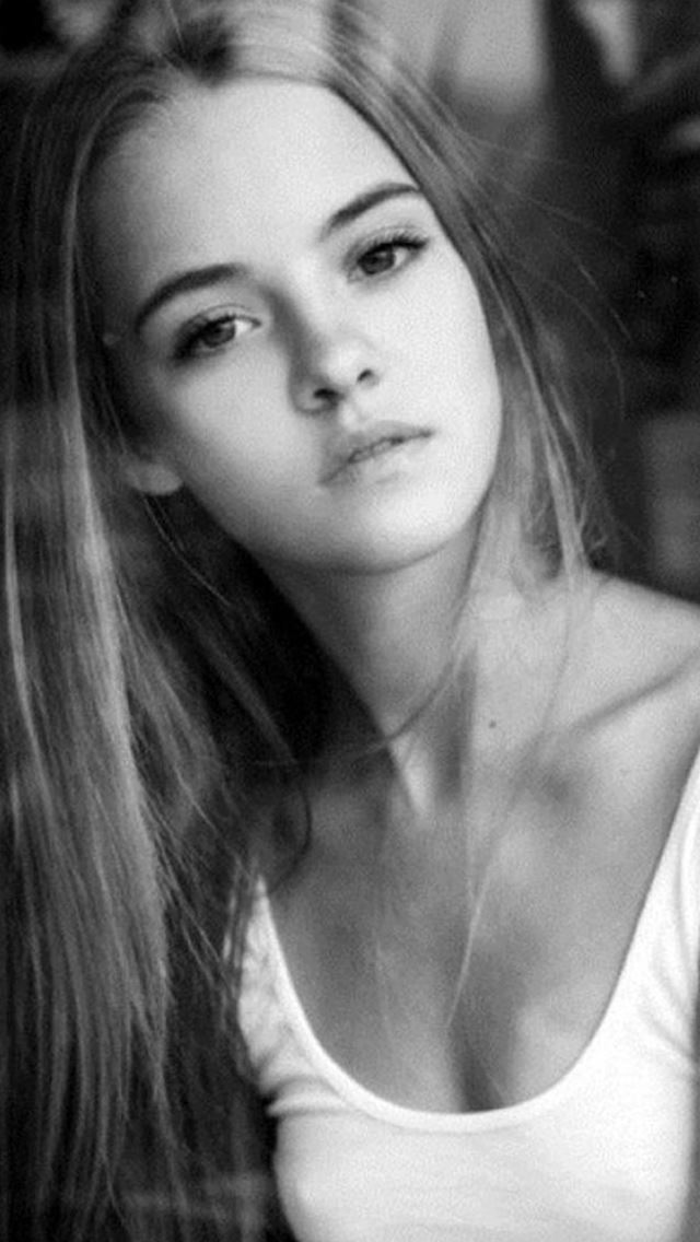 640x1136 Elegant Beautiful Sexy Girl In Dark - woman iPhone Wallpaper