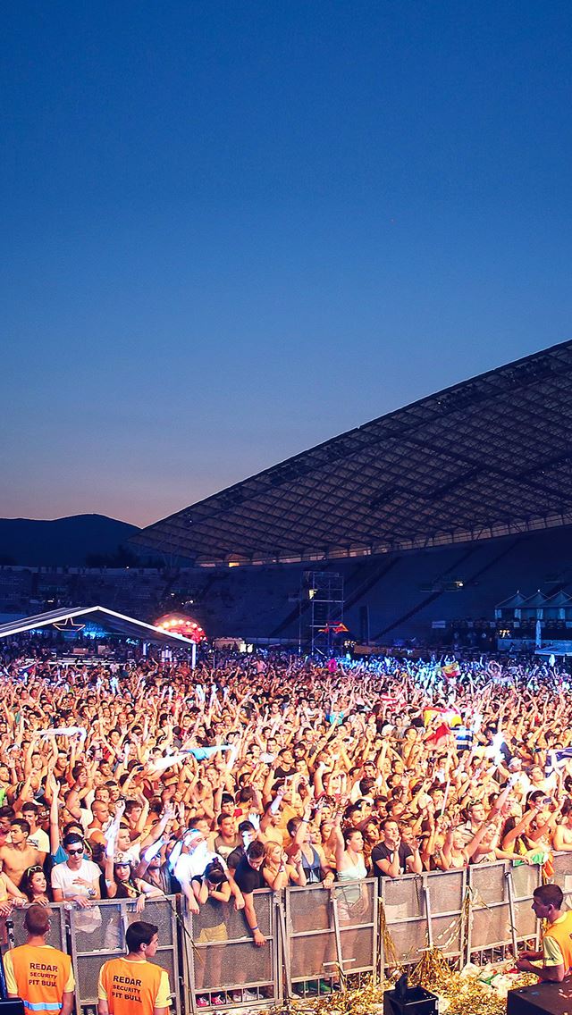 640x1136 Ultra Europe Concert City Party Night - view iPhone Wallpaper