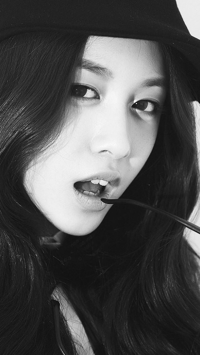 640x1136 Cute Sweet Korean Girl Black And White Art - modern iPhone Wallpaper