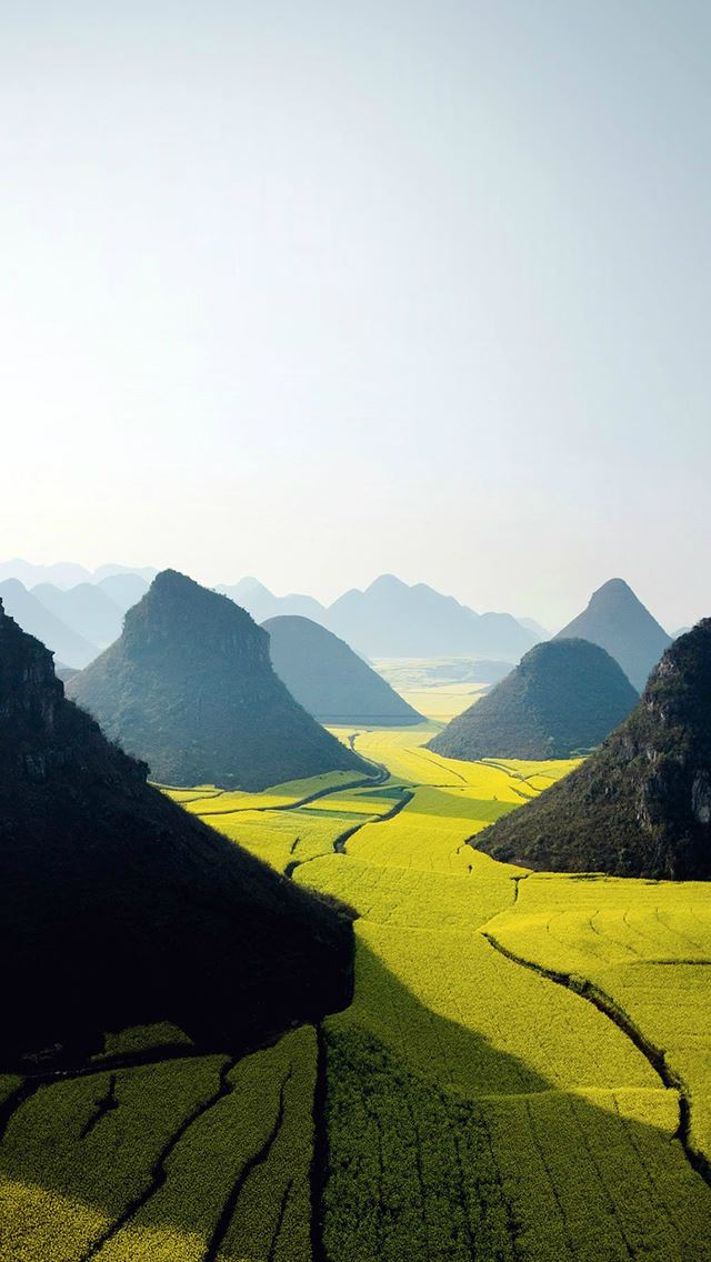 640x1136 Nature Mountain High Green Field Landscape - plain iPhone Wallpaper