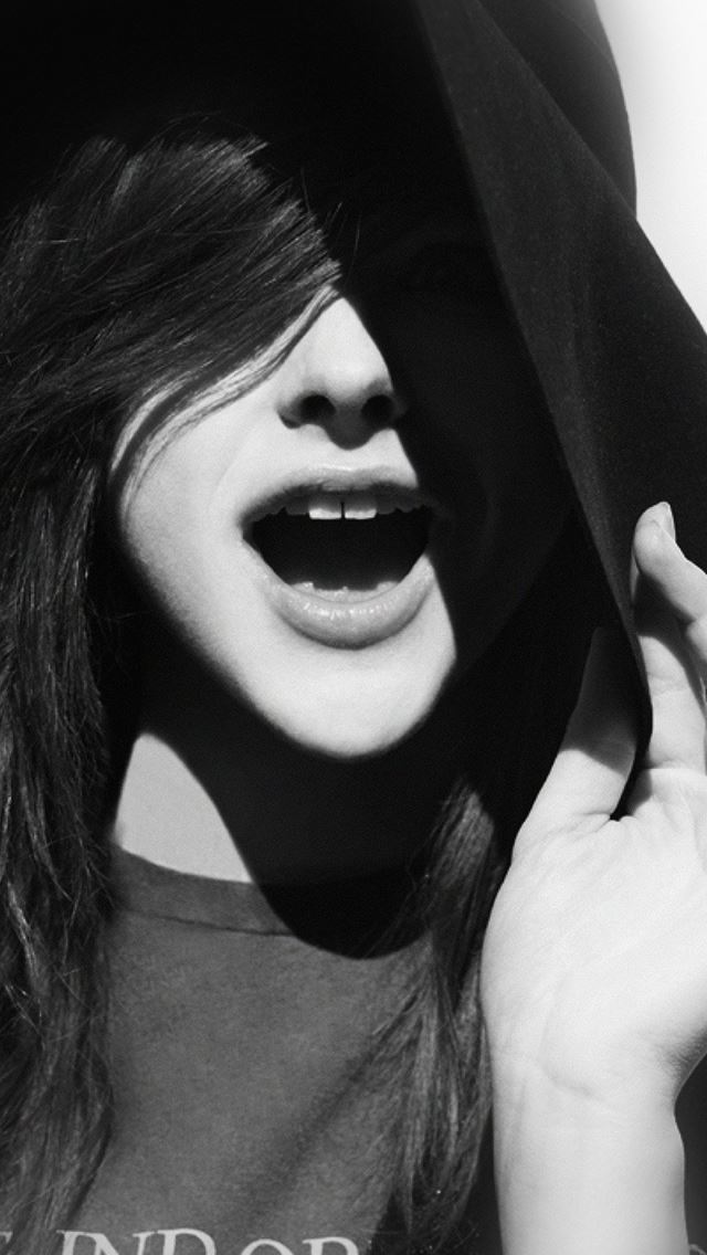 640x1136 Chloe Grace Moretz Smile Actress Photography - photography iPhone Wallpaper