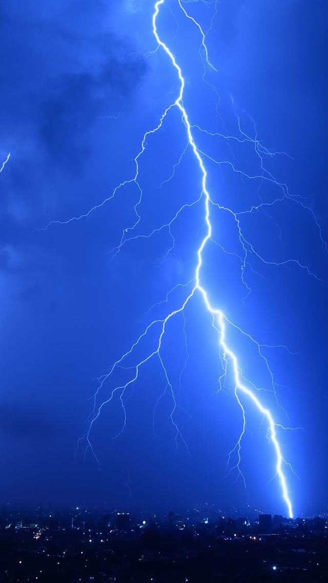 640x1136 Cool Lightning Strikes Over Town Cityscape - storm iPhone Wallpaper