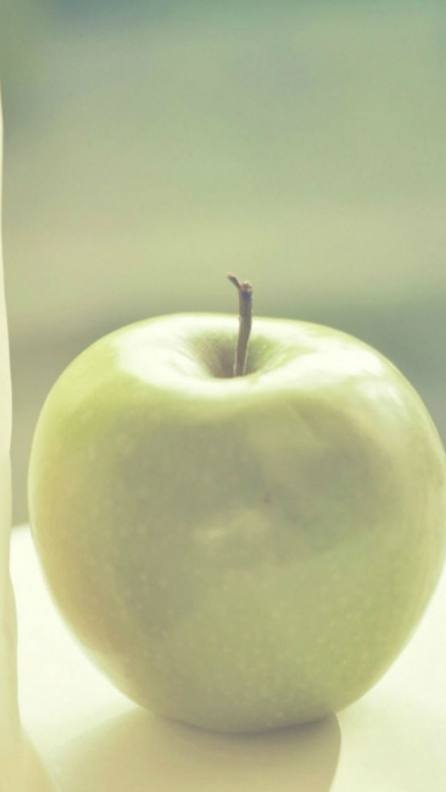 640x1136 Pure Green Apple Macro - Apple iPhone Wallpaper