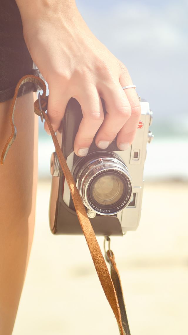 640x1136 Beach Camera Hand Vacation Summer - hand iPhone Wallpaper