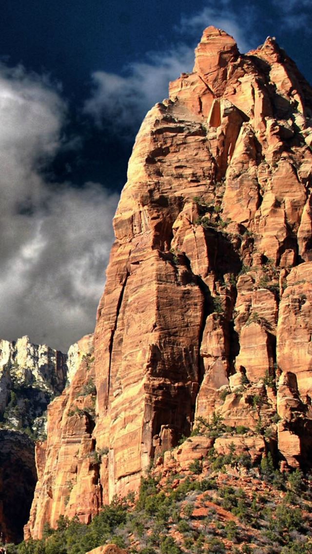 640x1136 Spectacular Magnificent Mountains Towards Sky - view iPhone Wallpaper