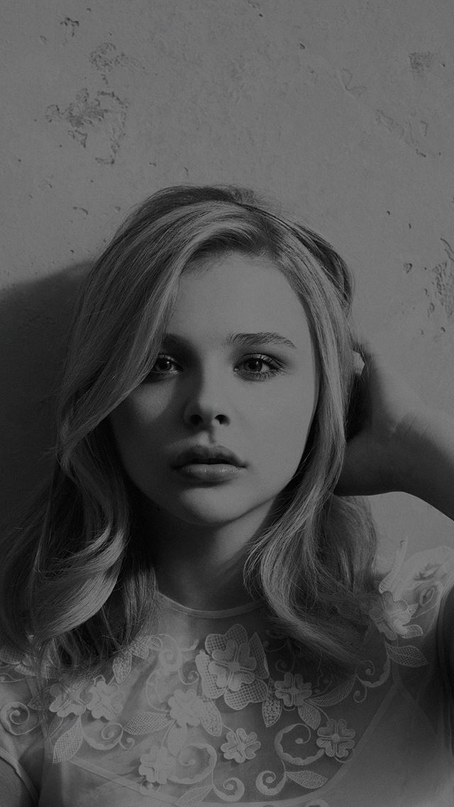 640x1136 Chloe Moretz Dark Cute Sexy Actress Celebrity - celebrity iPhone Wallpaper