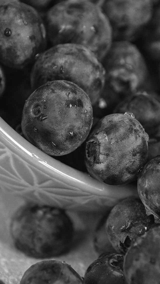 640x1136 Summer Berry Grape Food Nature Dark Bw - fruit iPhone Wallpaper