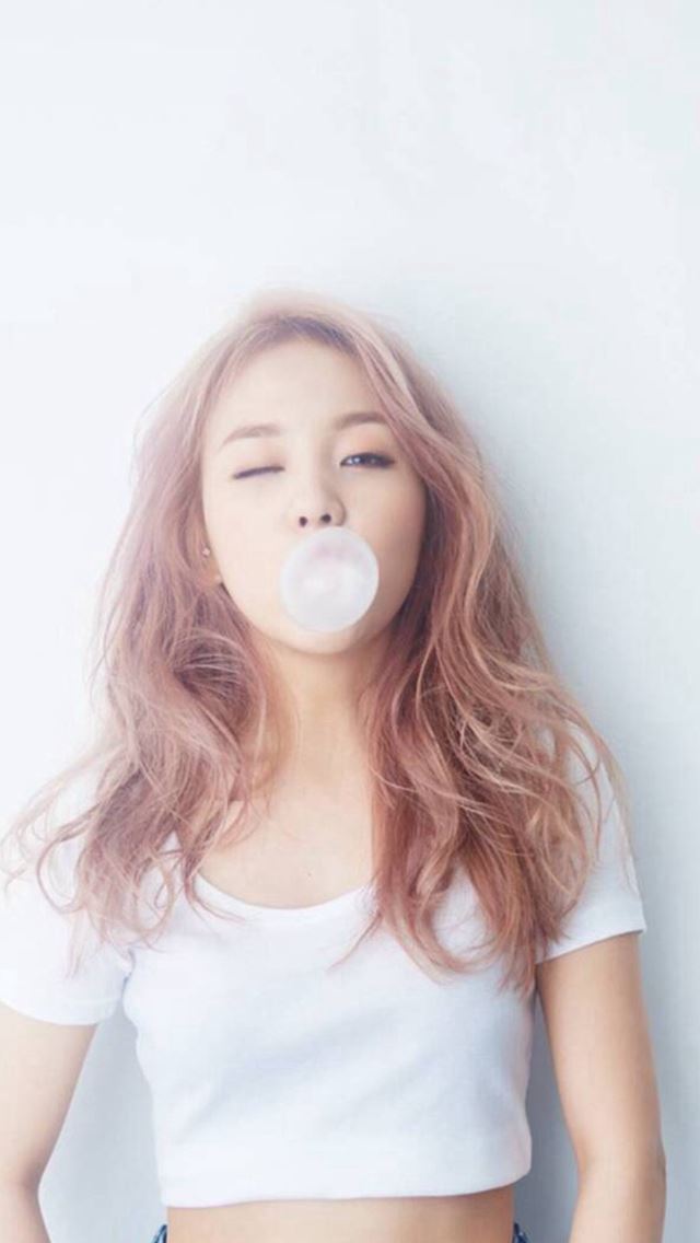 640x1136 Blowing Bubbles Sweet Girl - cute iPhone Wallpaper