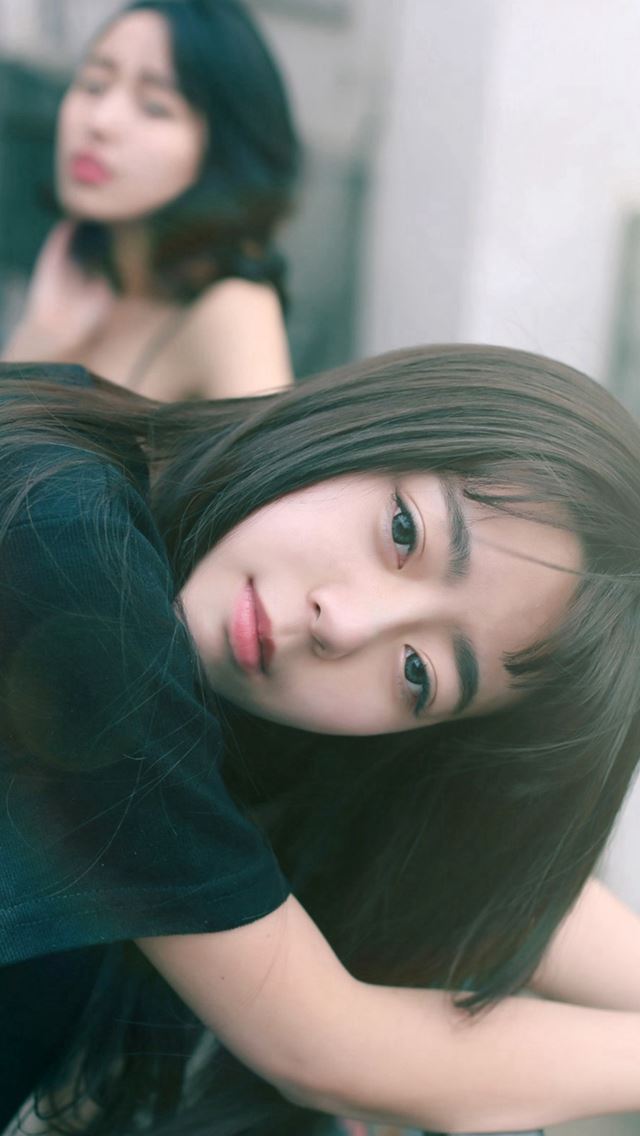 640x1136 Aesthetic Closely Sisters - sweet iPhone Wallpaper
