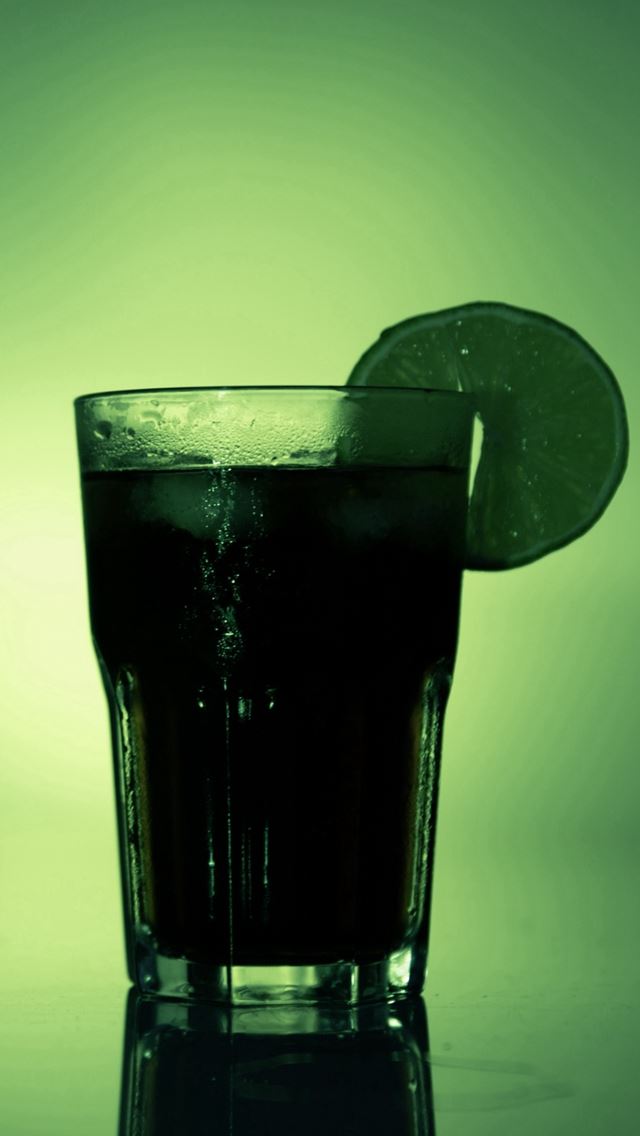 640x1136 Cocktail Beverage Lime Shadows - lemon iPhone Wallpaper