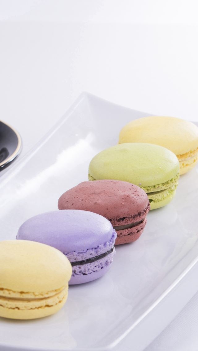 640x1136 Macaroons Macaron Coffee Crockery -  iPhone Wallpaper