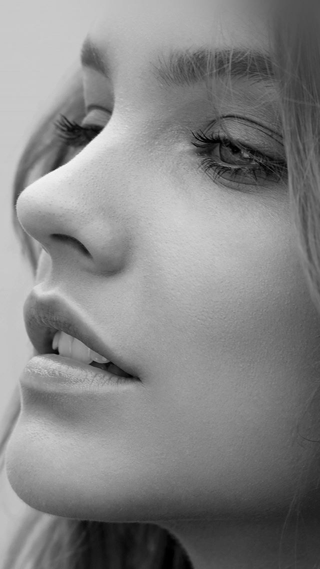 640x1136 Barbara Palvin Face Bw Dark - photography iPhone Wallpaper