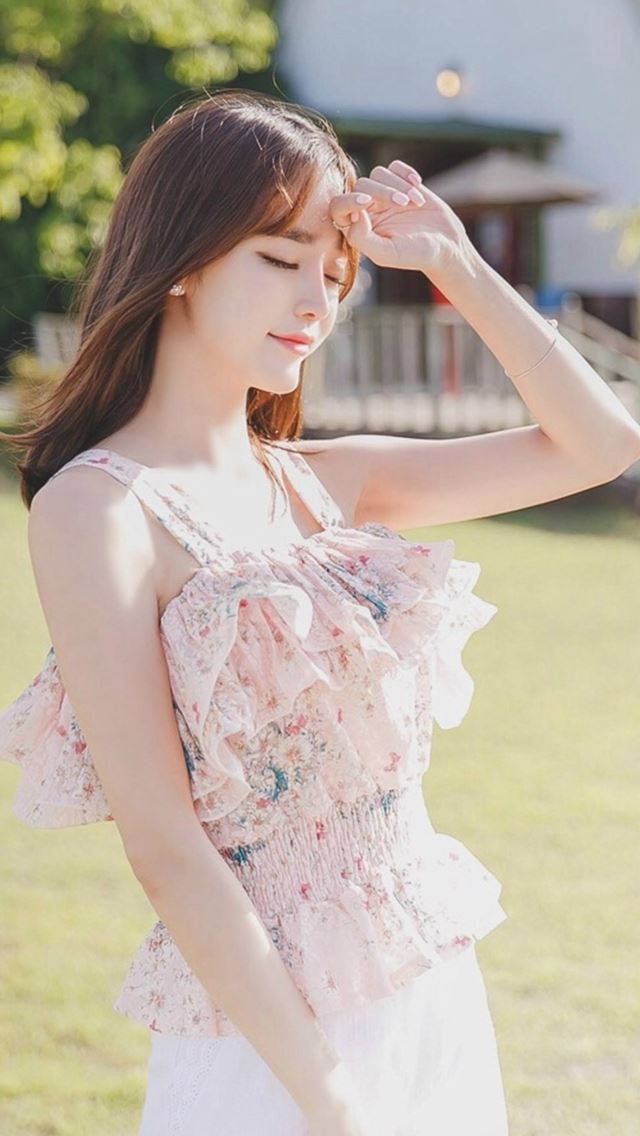 640x1136 Pure Sunshine Sweet Cute Young Girl - summer iPhone Wallpaper