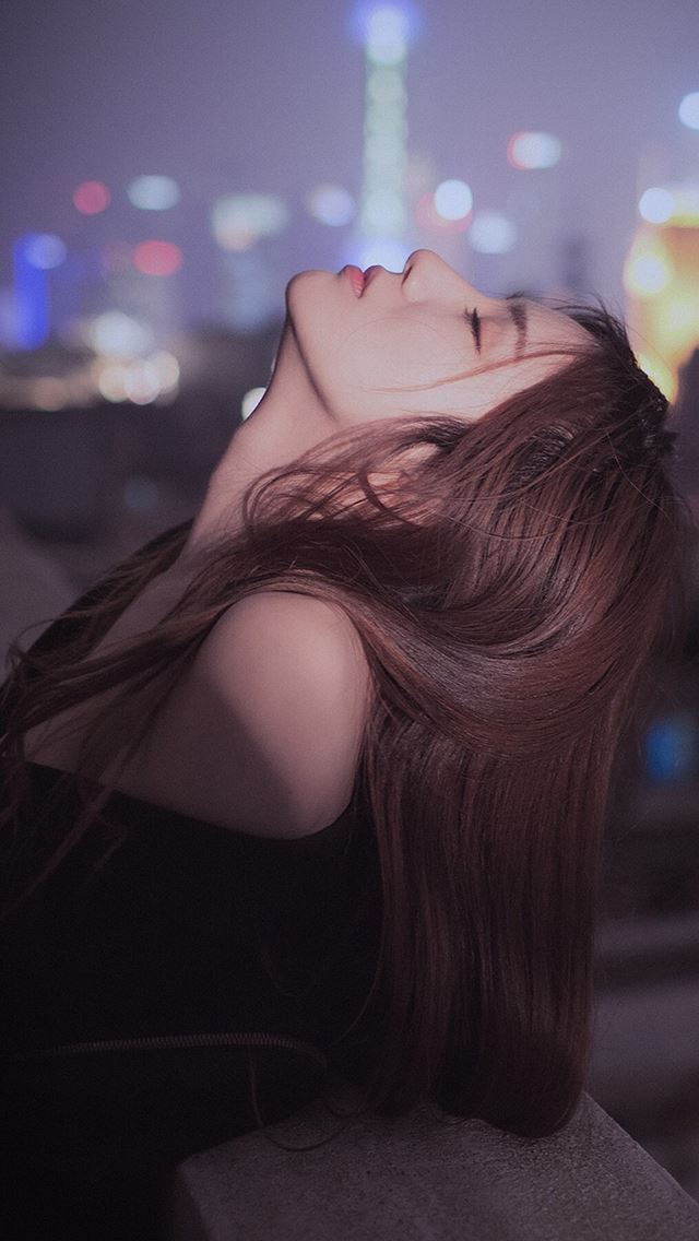640x1136 Night City Looking Up Beauty Girl - pure iPhone Wallpaper