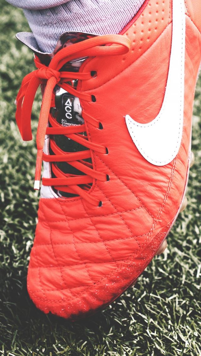 640x1136 Nike Football Shoes Lawn - nike iPhone Wallpaper
