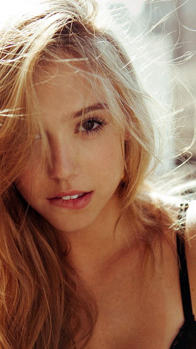 640x1136 Alexis Ren Girl Blonde Celebrity - yellow iPhone Wallpaper
