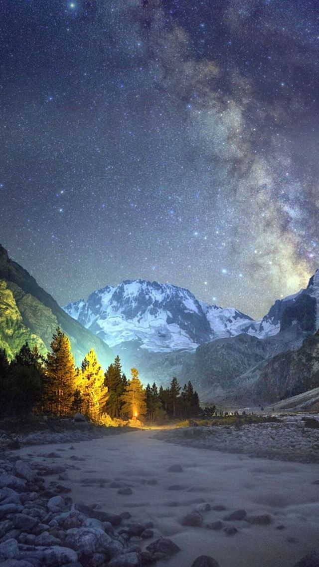 640x1136 Night Mountains Shiny Sky View Pine Trees - yellow iPhone Wallpaper
