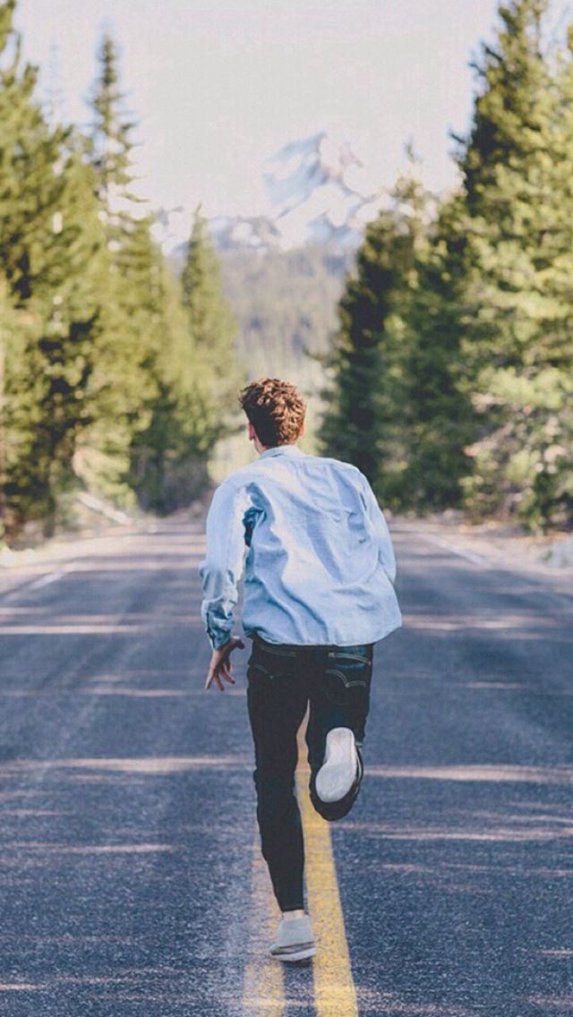 640x1136 Handsome Young Man Running Street - running iPhone Wallpaper
